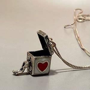 Sterling silver Heart box with closing lid necklace